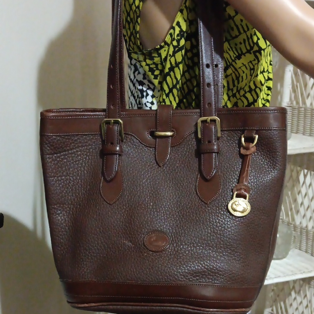 Dooney & Bourke Rich Brown Leather Signature Shoulder Bag EUC